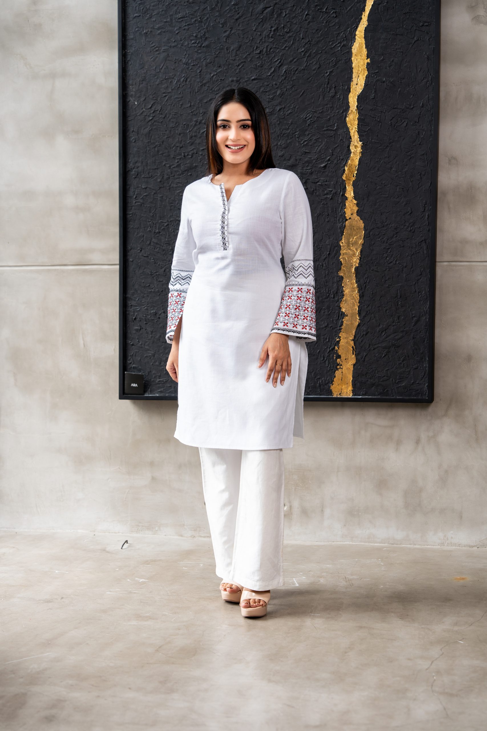 Geometric Embroidered Placket Detailed Kurta - Image 5