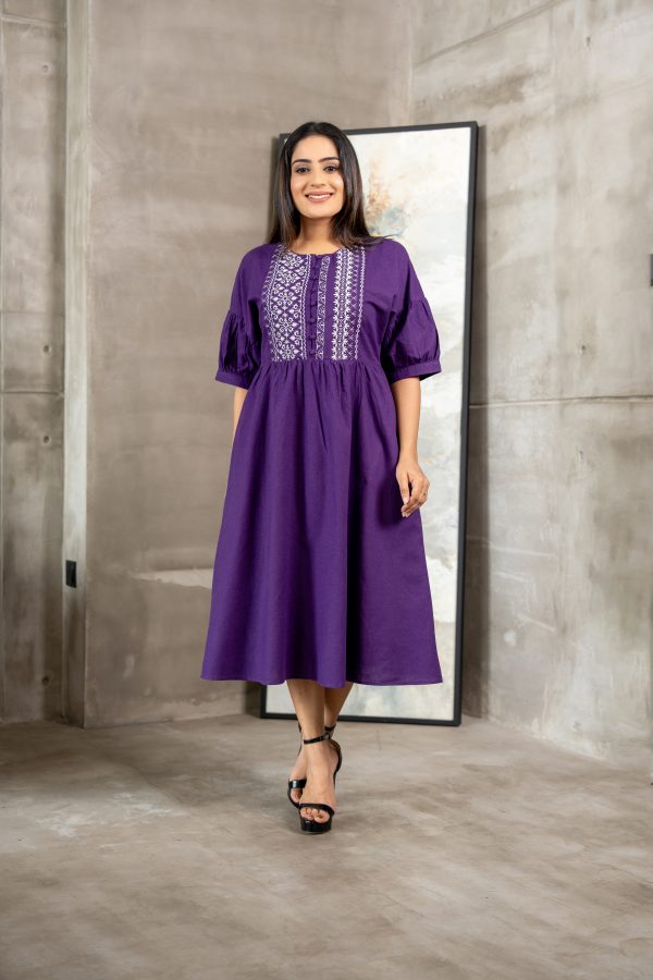 Embroidered Drop Shoulder Midi Dress - Image 4