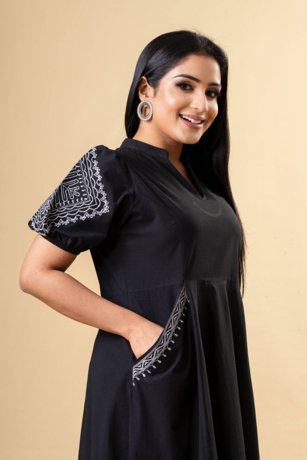 Embroidered Puff Sleeved Short Dress - Image 4