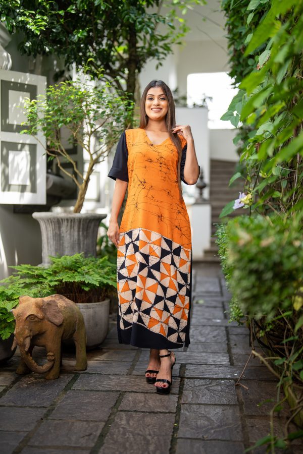 Geometric Patterned Two-Tone Batik Maxi Dress - Image 2