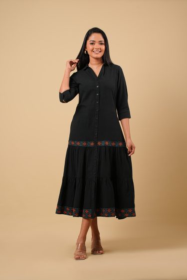 Embroidery detailed Tier Midi dress