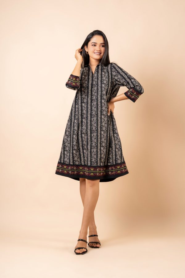 Contrast Embroidery Detail Collared Short Dress - Image 4