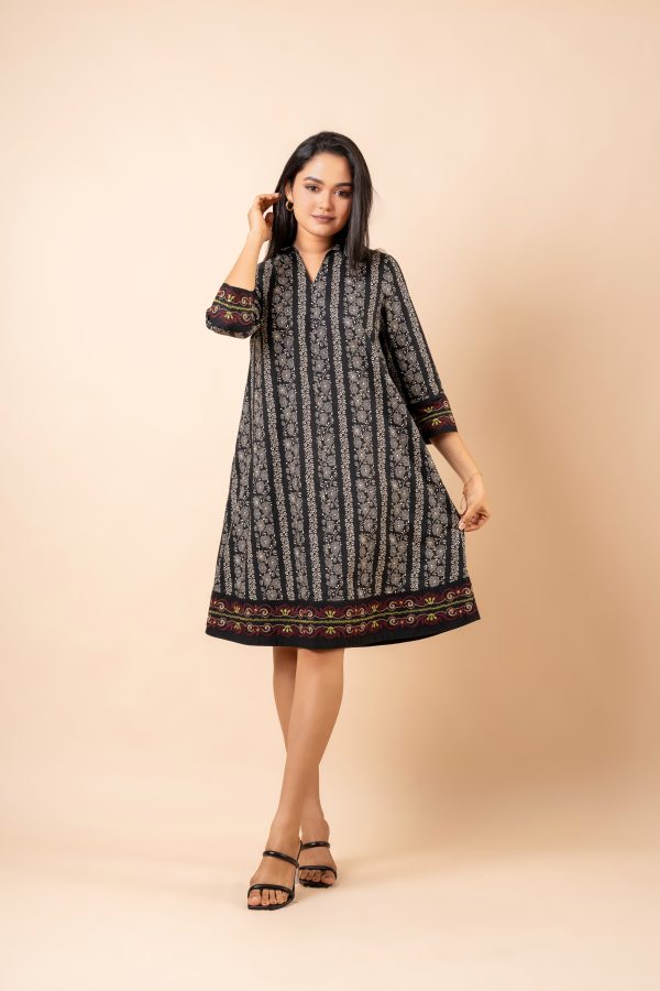 Contrast Embroidery Detail Collared Short Dress - Image 3