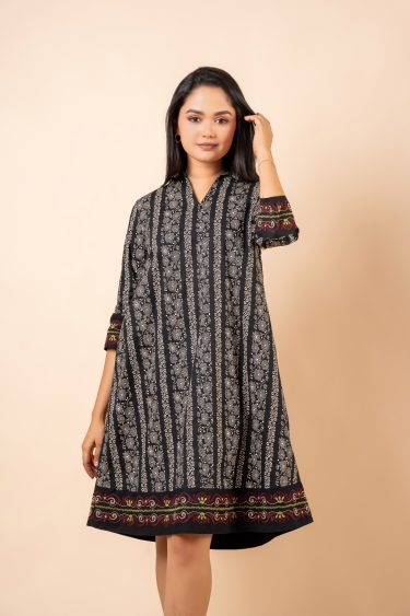 Contrast Embroidery Detail Collared Short Dress