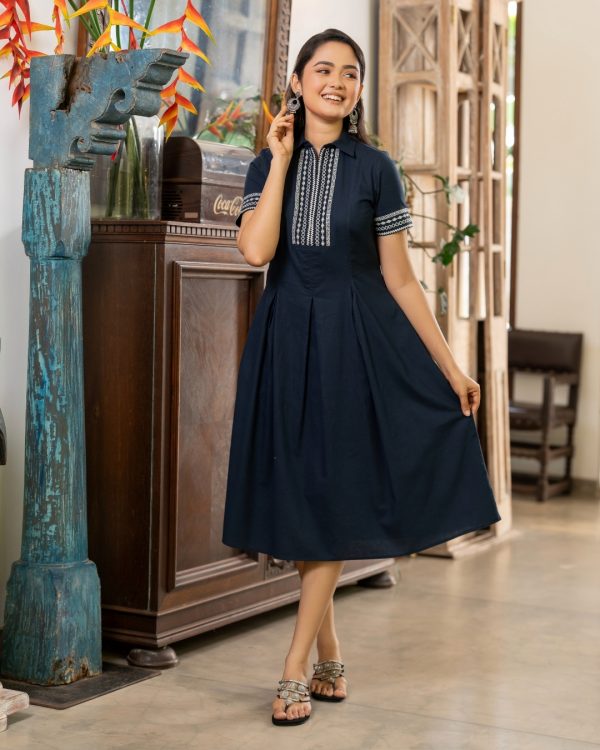 Zipper Detail Embroidered Midi Dress - Image 5