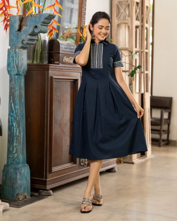 Zipper Detail Embroidered Midi Dress - Image 4