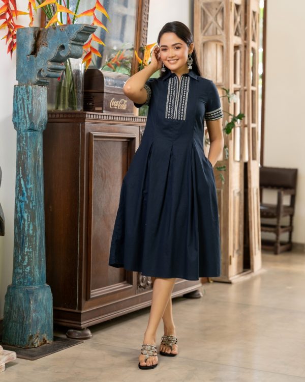Zipper Detail Embroidered Midi Dress - Image 3