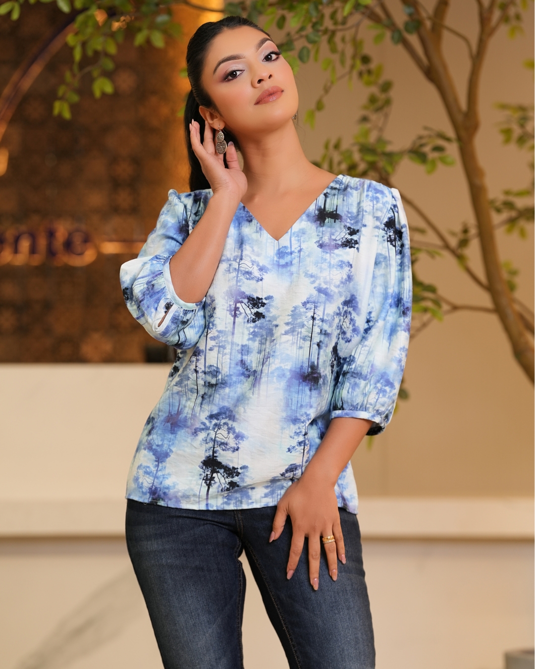 Patterned V-Neck Relaxed Fit Puff Sleeve Top - Image 2