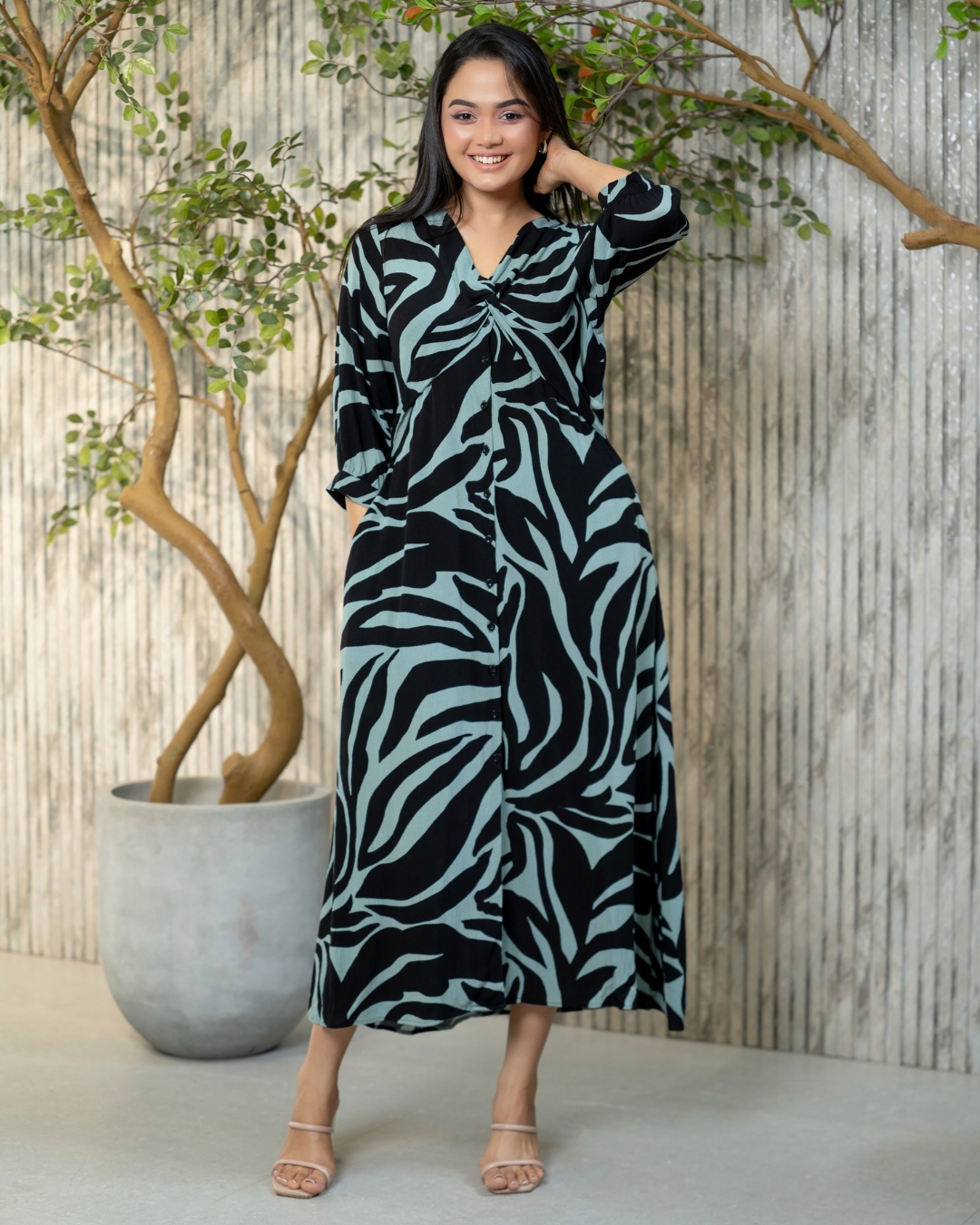 Pinted Twisted Detail Button-Down Midi Dress - Image 4