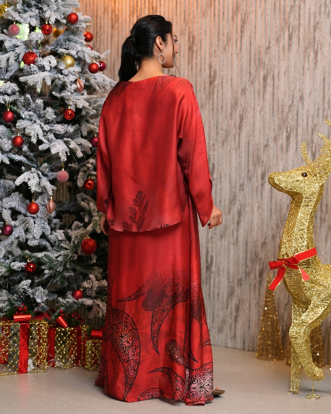 Abstract Patterned Sleeveless Maxi Dress with Shrug - Image 7