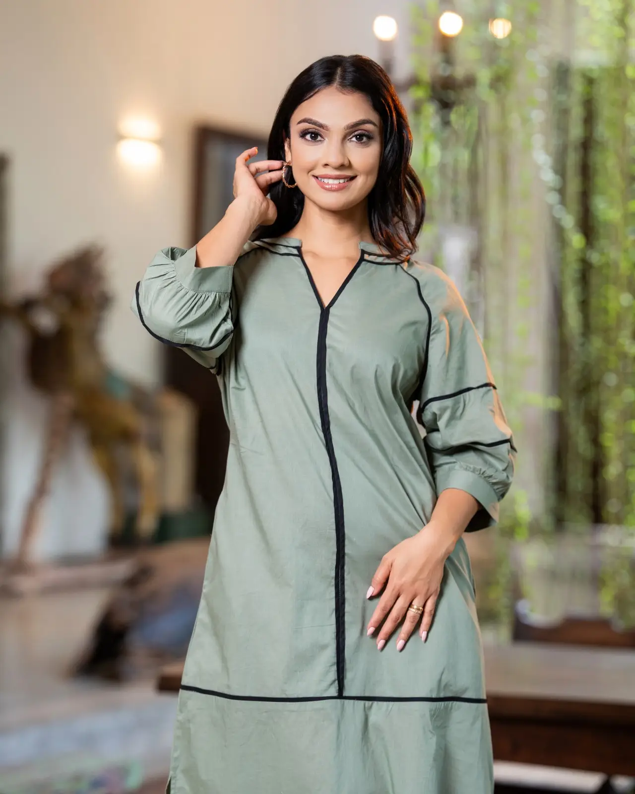 The Contrast Piping Raglan Sleeve Midi Dress - Image 4